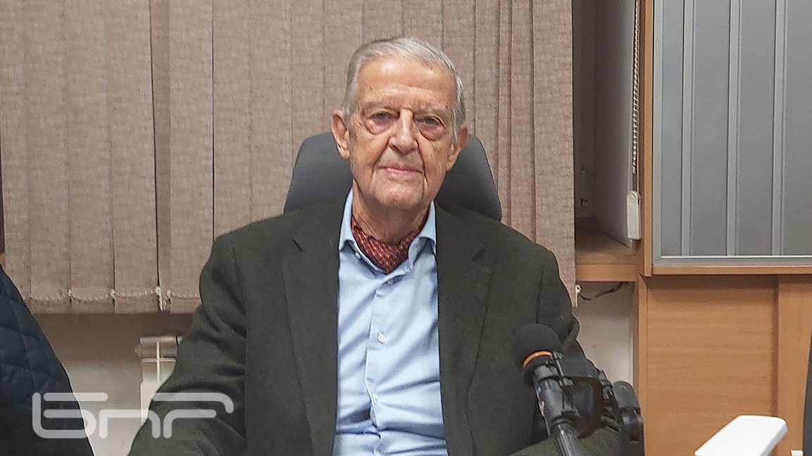 Акад. Владимир Овчаров