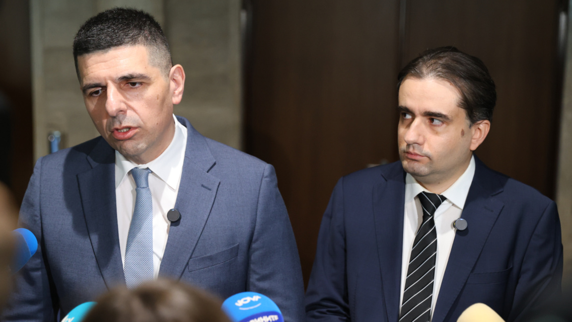 ‘Yes, Bulgaria’ co-chairs Mirchev (left) and Bozhanov present their draft laws.