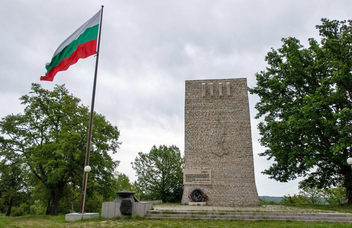 Le monument de Pétrova niva dans le Strandja à la mémoire des héros de l'Insurrection de la Saint-Élie et de la Transfiguration