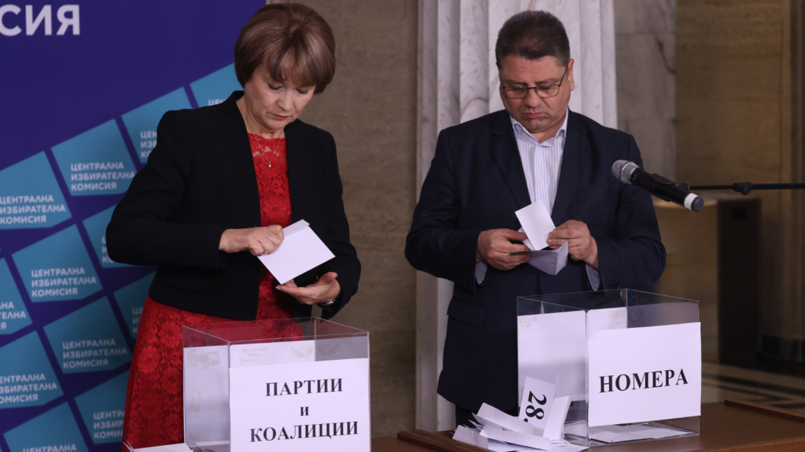 Жребий определя номерата на бюлетините на участниците в изборите