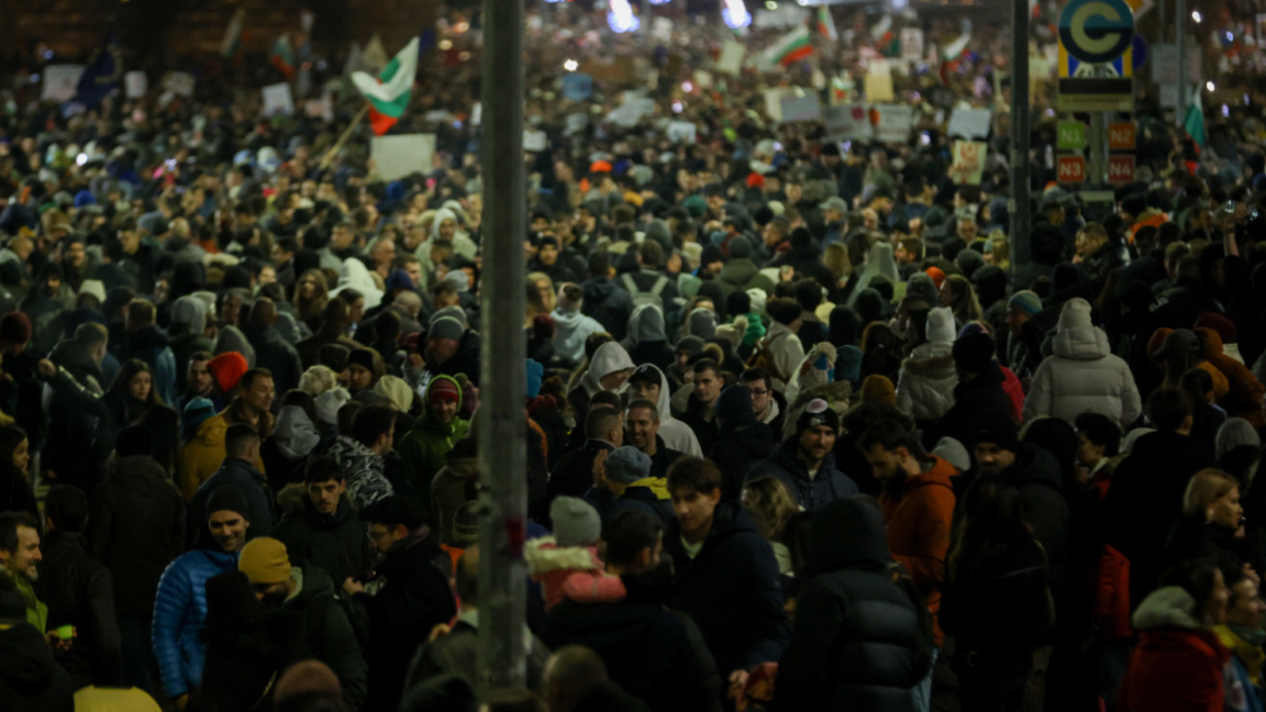 Након уличних протеста власт повукла предлог буџета у еврима за 2026. годину