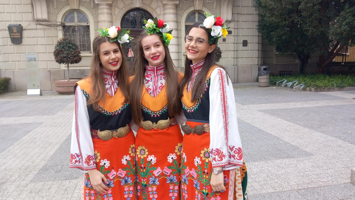 Читалища подариха мартенички на пловдивчани