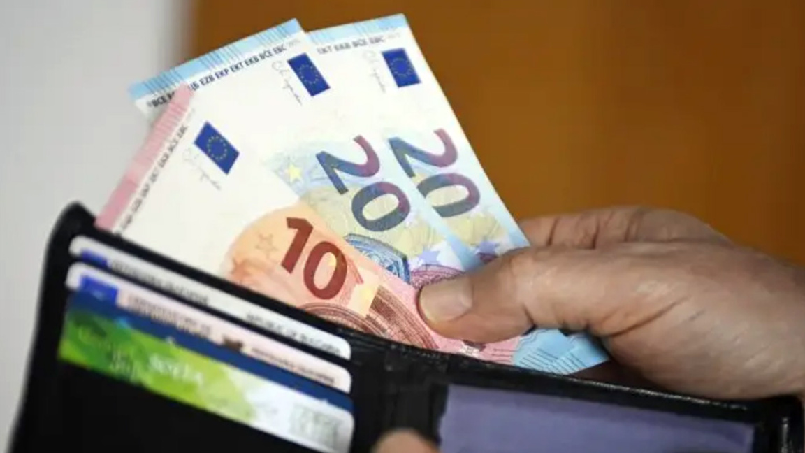 Минимална работна заплата МРЗ заплата пари евро