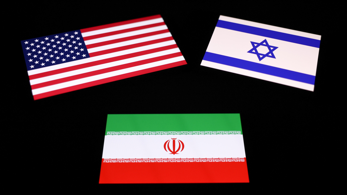 Колаж с флаговете на САЩ, Израел и Иран