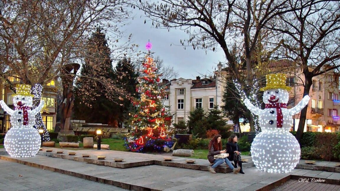 Две фирми искат да доставят коледна украса за Пловдив